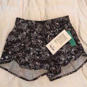 Lululemon Tracker Short V SW